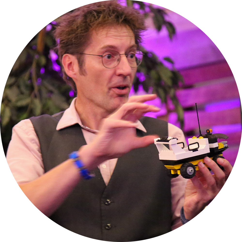 Marcel de Jong tijdens een workshop van THE POWER OF BRICKS