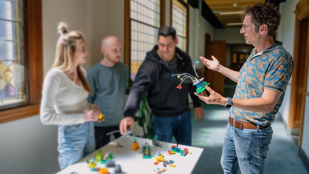 Marcel LEGO-Serious Play Workshop met deelnemers